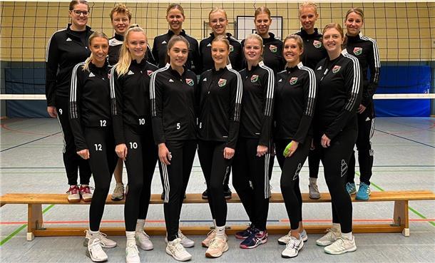 Die Volleyballerinnen des MTV Ostereistedt freuen sich riesig über die Meisterschaft in der Bezirksliga und den Aufstieg in die Landesliga.