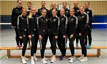 Die Volleyballerinnen des MTV Ostereistedt freuen sich riesig über die Meisterschaft in der Bezirksliga und den Aufstieg in die Landesliga.