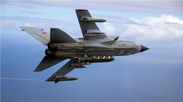 SPD-Politiker: Zweifel an Taurus-Lieferung nicht wegwischen Die von der Bundeswehr herausgegebene Aufnahme zeigt einen Kampfjet Tornado IDS ASSTA 3.0, bestückt mit dem Lenkflugkörper Taurus.