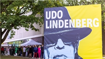 Die Vor-Eröffnung der Lindenberg-Schau mit rund 200 geladenen Gästen.
