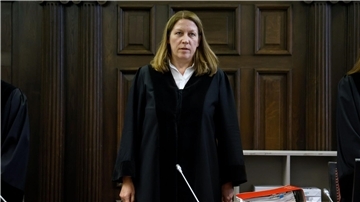 Block-Prozess: Termin fällt wegen Krankheit aus Die Vorsitzende Richterin im Block-Prozess muss wegen eines Krankheitsfalls die Terminplanung ändern.