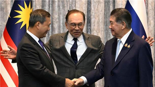 Thailand und Kambodscha einigen sich auf Waffenruhe Die Waffenruhe wurde bei einem Treffen in Malaysia vereinbart.
