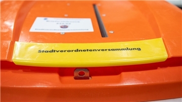 Die Wahlhelfer haben sich in der Eisarena ins Zeug gelegt: Das Ergebnis zur Wahl der Stadtverordnetenversammlung stand schon am Dienstag fest.