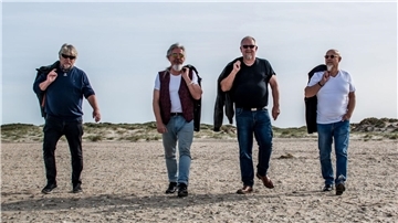 Vier Männer am Strand, Band Nordward Ho