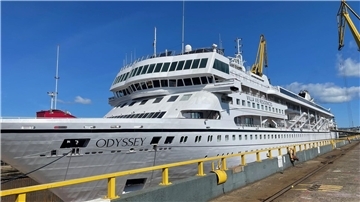 Kreuzfahrtschiff mit britischen Urlaubern auf der „Flucht“ nach Bremerhaven Die Weltreise hat noch immer nicht begonnen: Die „Odyssey“ im Dock in Belfast.