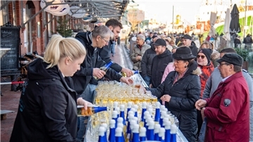 Prosit Neujahr im Schaufenster Fischereihafen.