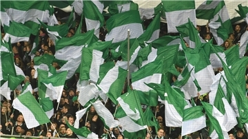 Die Werder-Fans bangen, ob die Mannschaft am Wochenende doch noch den Relegationsplatz erreichen kann.