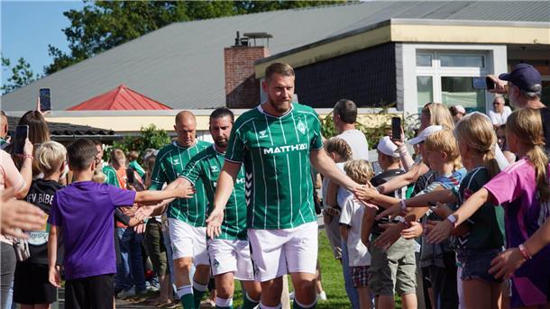 Werderspieler beim Einlauf.