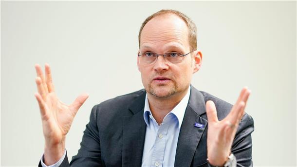 Die Wirtschaft leide massiv unter immer stärker werdendem Regulierungsdruck, so BASF-Finanzvorstand Dirk Elvermann.