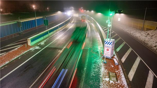 Straßen zur Tunneleinfahrt