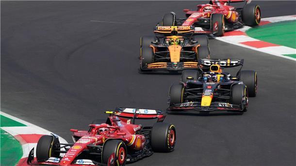 Verstappen-Rückschlag im WM-Duell nach Doppelstrafe Die WM-Rivalen kämpfen um jeden Platz.