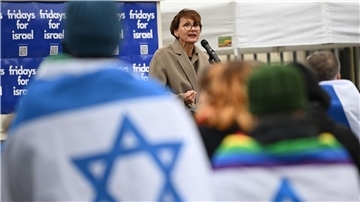 Die Zahl antisemitischer Straftaten ist seit dem Gaza-Krieg drastisch gestiegen. Viele Hochschulen hätten sich gegen Antisemitismus positioniert - andere nicht, kritisiert Bildungsministerin Bettina Stark-Watzinger (Archivbild).
