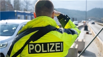 Die Zahl der Asylerstanträge ist zurückgegangen - das Bundesinnenministerium führt das auch auf Grenzkontrollen zurück. (Symbolbild) 