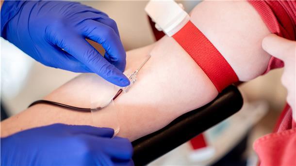 Die Zahl der Blutspender ist in den letzten Monaten bedenklich zurückgegangen. Das führt zu Versorgungsengpässen vor allem in den Krankenhäusern.