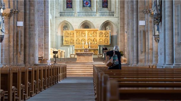 Zahl der Kirchenaustritte weiter hoch  Die Zahl der Kirchenaustritte in Deutschland ist weiterhin hoch.
