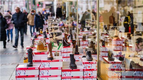 Die Zahl der Schuhgeschäfte in Deutschland hat sich im vergangenen Jahr um 13 Prozent verringert.