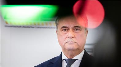 Die Zeichen stehen auf Rot: Der GDL-Vorsitzende Claus Weselsky in Berlin.