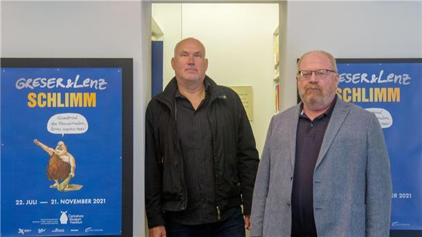 Satirepreis Göttinger Elch für Greser & Lenz Die Zeichner Achim Greser (r) und Heribert Lenz 2021 im Caricatura Museum Frankfurt.