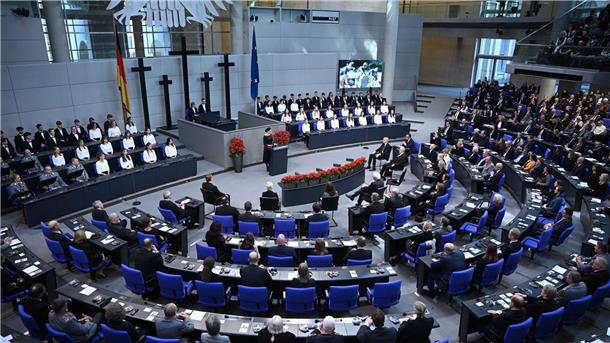 Die zentrale Gedenkstunde zum Volkstrauertag fand im Bundestag in Berlin statt.