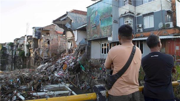 Opferzahl bei Fluten auf Bali steigt - Wetter beruhigt sich Die Zerstörungen sind groß.
