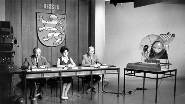 Kurioses aus 70 Jahren Lotto: Premiere mit der 13 Die Ziehung der Lottozahlen kam 1965 ins Fernsehen. (Archivbild)