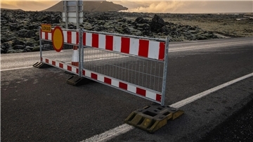 Die Zufahrtsstraße zur Blauen Lagune auf Island wurde bereits geschlossen, um Zwischenfälle in der Gegend im Falle eines möglichen Vulkanausbruchs zu vermeiden.