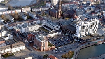 Die Zustimmung zum Kauf und Abriss des Ex-Karstadt-Hauses geben die Stadtverordneten nur hinter verschlossenen Türen.
