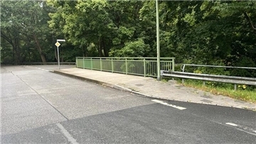 Die zweite, kleinere Brücke im Verlauf von "Dreibergen" in Wulsdorf muss nicht saniert werden. 