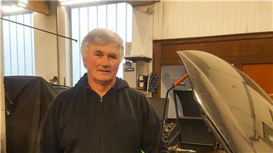 Diedrich Höyns, Sprecher der Kreishandwerkerschaft Elbe-Weser, hier in seiner Kfz-Werkstatt in Sittensen, wünscht sich von der Regierung eine schnellere und vor allem einfachere Abwicklung der in Aussicht gestellten Hilfen.