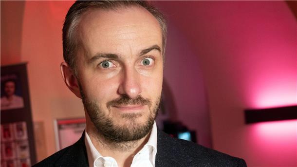 Die Plattform „Frag den Staat“ und das „ZDF Magazin Royale“ von Jan Böhmermann haben nach eigenen Angaben als geheim eingestufte hessische NSU-Akten veröffentlicht.