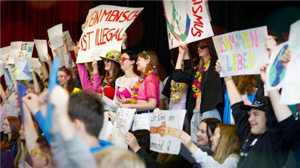Diese Aktion fand am Mittwochmorgen als Zeichen gegen rechts und Rassismus an der Johann-Heinrich-Voß-Schule in Otterndorf satt.