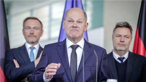 Entfremdung zwischen Finanzminister Lindner und Kanzler Scholz Diese drei haben derzeit ein großes Problem (von links): Finanzminister Lindner, Kanzler Olaf Scholz und Wirtschaftsminister Habeck.