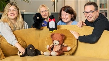 Diese Kuscheltiere trösten uns ein Leben lang: (von links) „Foxi“ von Denise von der Ahé, „Maulmauf“ von Marie Petersen, „Taxi“ von Heike Leuschner und Dirk Bliedtners „Teddy“.