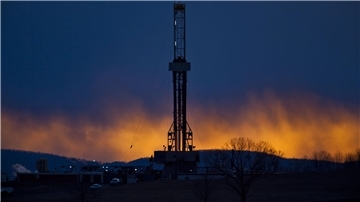 Diese Ölförderplattform im us-amerikanischen Tunkhannock arbeitet nach dem Prinzip des Fracking.