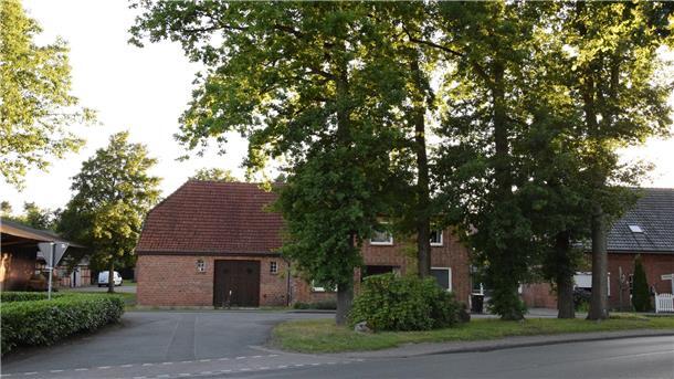Zufahrt zur Friedhofstraße.