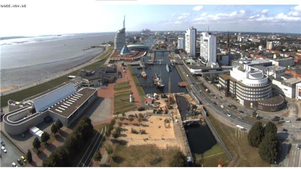 Diesen weiten Blick verdanken wir der Webcam des Wasser- und Schifffahrtsamtes auf dem Richtfunkturm in Bremerhaven.