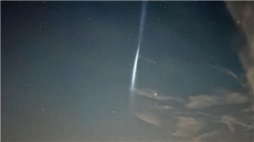 Dieser Lichtschweif zeigte sich in der Nacht zu Dienstag am Himmel.