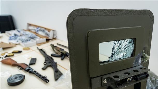 Revision nach „Reichsbürger“-Prozess eingelegt Dieses ballistische Schutzschild kam bei einer Wohnungsdurchsuchung in Boxberg zum Einsatz.