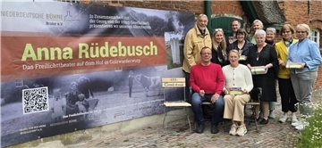 Bild von Mitwirkenden beim Theaterstück "Anna Rüdebusch"