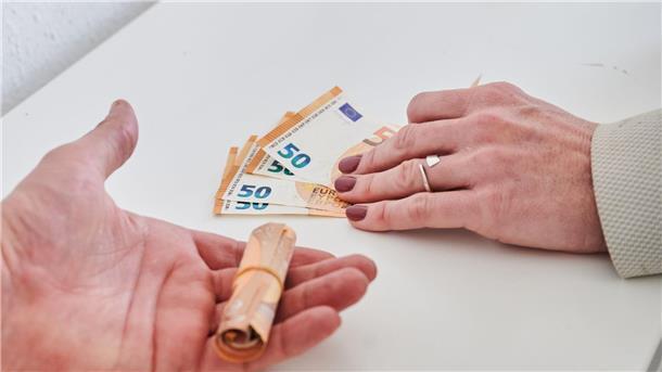 Lohnlücke zwischen Frauen und Männern schwindet nur langsam Dieses Jahr ist der Equal Pay Day am 7. März. Der Tag gibt an, bis wann Frauen rechnerisch im Durchschnitt ohne Bezahlung arbeiten müssten, wenn sie bis zum Jahresende gleich verdienen würden.
