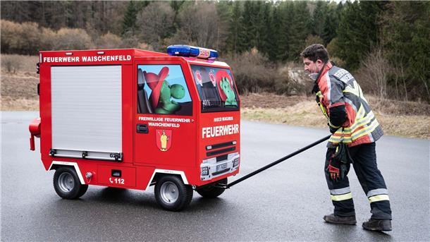 Kleines Fahrzeug für kleine Feuerwehrleute Dieses Kinder-Löschfahrzeug einer Feuerwehr in Bayern ist winzig.