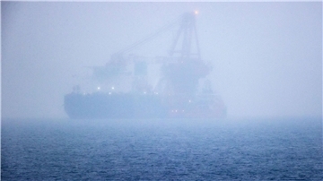 Dieses Schiff wird bei einer möglichen Reparatur der Pipeline Nord Stream 2 vermutlich nicht helfen. Das russische Rohr-Verlegeschiff „Fortuna“ ankert im Januar 2021 vor Rostock.
