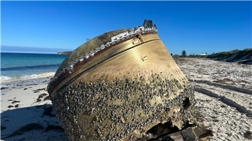 Dieses zylindrische Objekt wurde am Strand von Green Head etwa 250 Kilometer nördlich von Perth angespült.