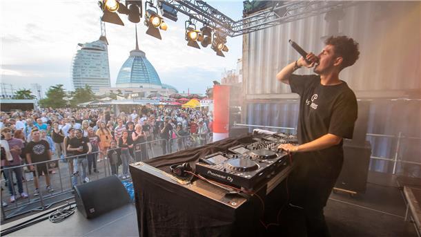 DJ Cas Paris legt am 11. März im Apollo auf.