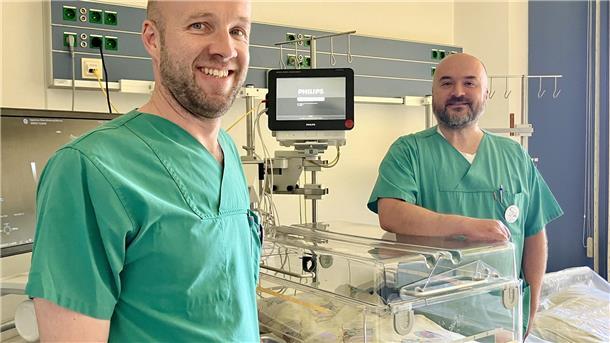 Doktor Niko Arp und Doktor Timo Grüter leiten gemeinsam als Doppelspitze die Pädiatrie und betonen, dass die Kinderklinik nicht mit anderen Stationen vergleichbar ist.
