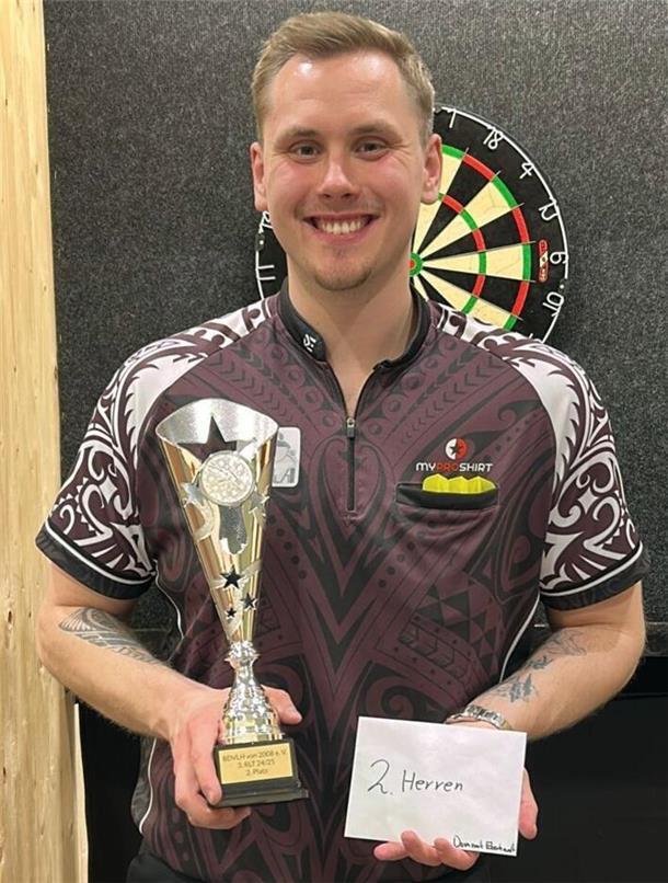 Darts auf Spitzenniveau: DC Zeven richtet erstes eigenes Turnier aus Dominik Eberhardt schaffte es beim Ranglistenturnier des BDVLH in Ebstorf bis ins Finale.