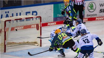 Torschuss beim Eishockey