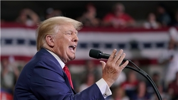 Donald Trump bei einer Kundgebung in Pennsylvania. Dem ehemaligen US-Präsidenten geht es derzeit in gleich mehrerern Fällen juristisch an den Kragen.