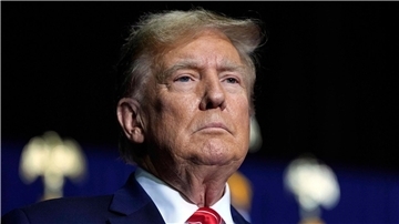 Donald Trump bei einer Wahlkampfveranstaltung im US-Bundesstaat Georgia. Er scheiterte dort mit seinem Antrag auf Verfahrenseinstellung.