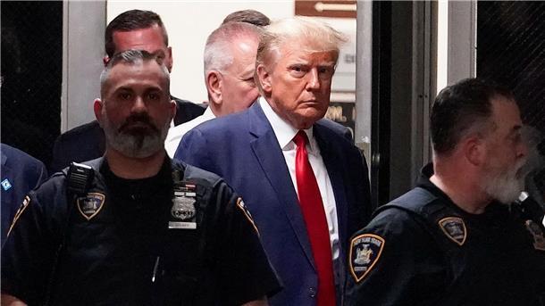 Ex-Präsident vor Gericht - Anklage in 34 Punkten gegen Trump Donald Trump im Gerichtsgebäude in Manhattan.